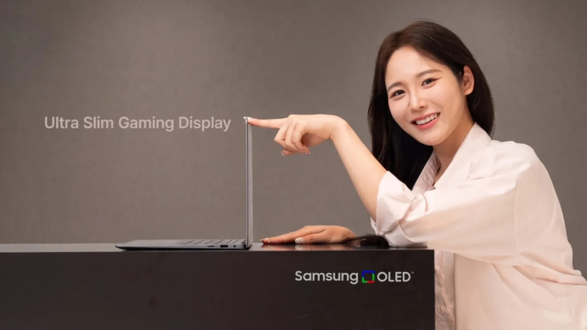 Samsung a prezentat panouri OLED ultra-subțiri pentru laptopuri